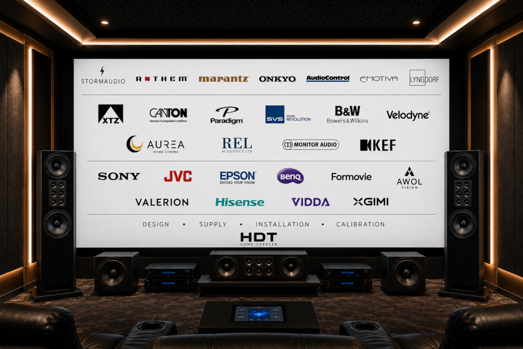 ห้อง Home Theater พร้อมระบบลำโพงและรายชื่อแบรนด์อุปกรณ์ภาพและเสียงที่ HDT Homedigital ดูแล