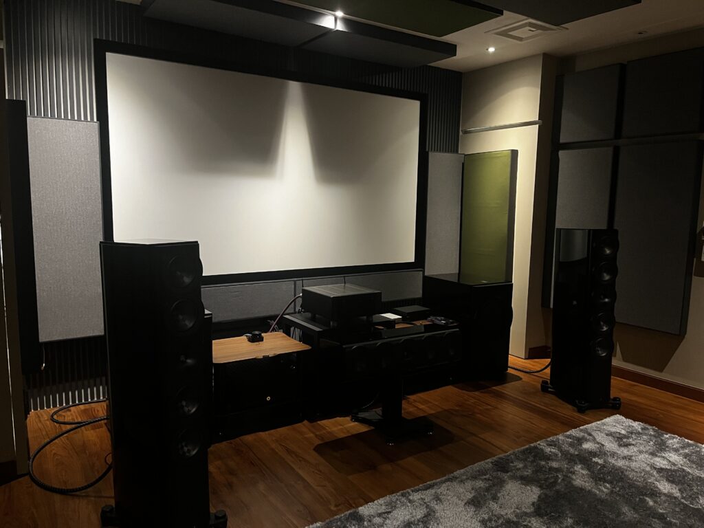 ห้อง Home Theater ที่ใช้โปรเจคเตอร์ BenQ W5700 ก่อนทำ Video Calibration โดย HDT Homedigital