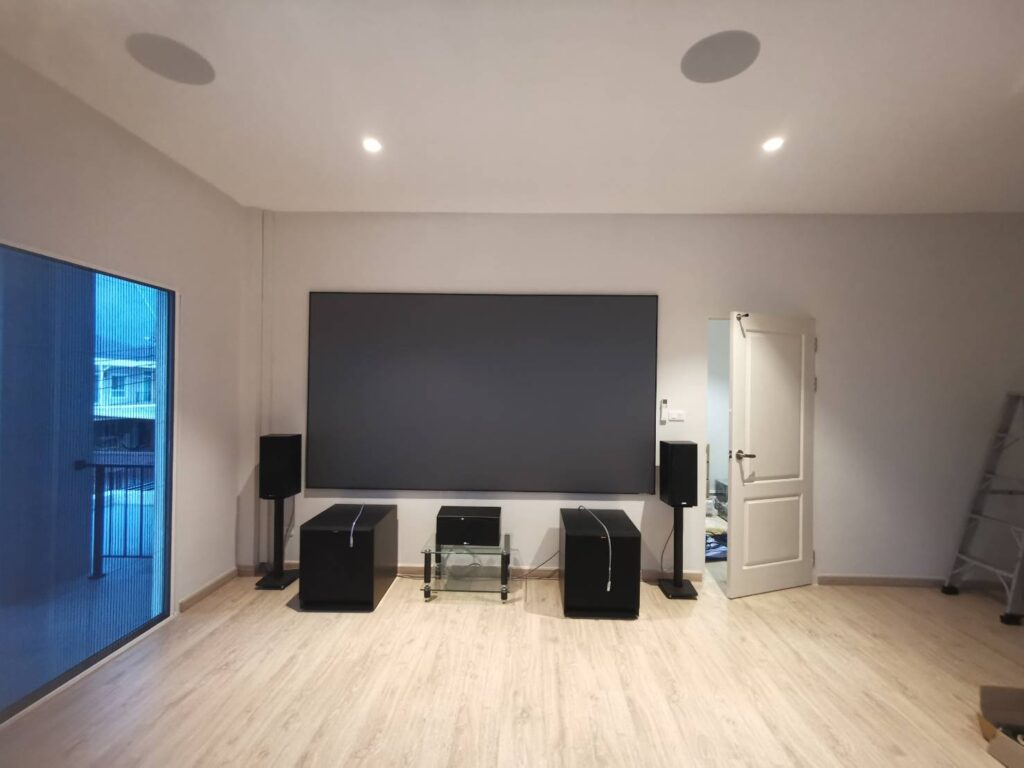 ห้อง Home Theater หลังติดตั้ง Hisense C2 Ultra และ Genius Screen Optical 8K เสร็จเรียบร้อย