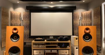 ห้อง Home Theater ที่ใช้โปรเจกเตอร์ BenQ W5700 สำหรับงาน Video Calibration โดย HDT Homedigital