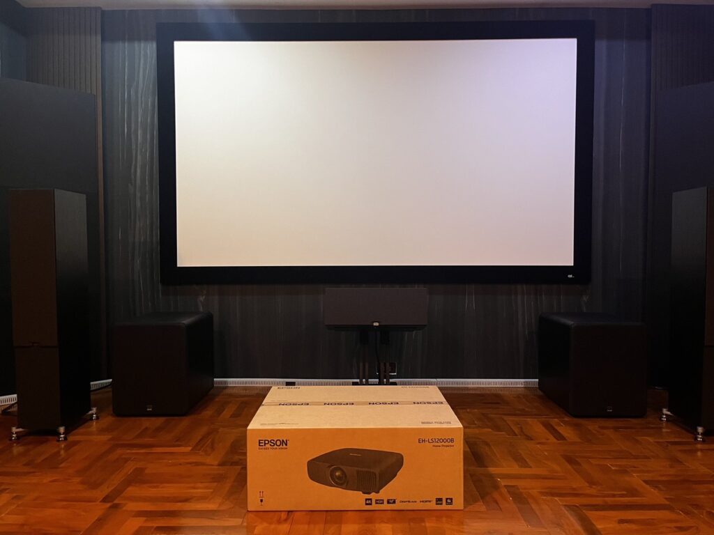 กล่อง Epson EH-LS12000B ก่อนติดตั้งในระบบ Home Theater จังหวัดชลบุรี