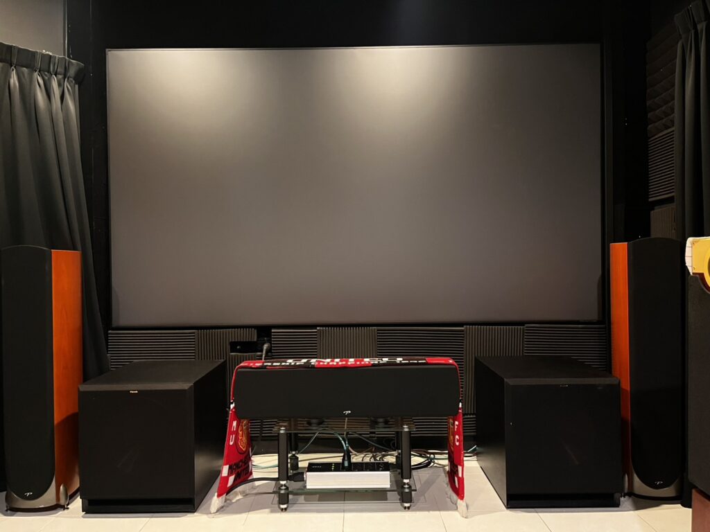 ห้อง Home Theater พร้อมจอ Genius Screen Optical ALR 8K ขนาด 110 นิ้ว ลำโพง Paradigm และซับวูฟเฟอร์ Klipsch