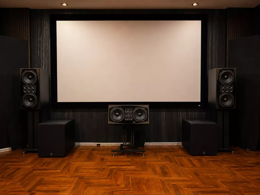 XTZ Cinema M8 LCR จำนวน 3 ตัวในระบบ Home Theater ที่ชลบุรี