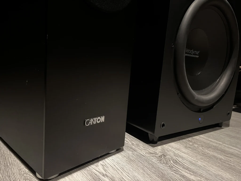 ลำโพง Canton GLE และซับวูฟเฟอร์ Velodyne Impact X15 ในห้อง Home Theater