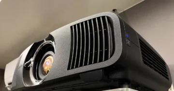 โปรเจคเตอร์ Epson EH-LS12000 4K Laser ติดตั้งในห้อง Home Theater โดย HDT Homedigital