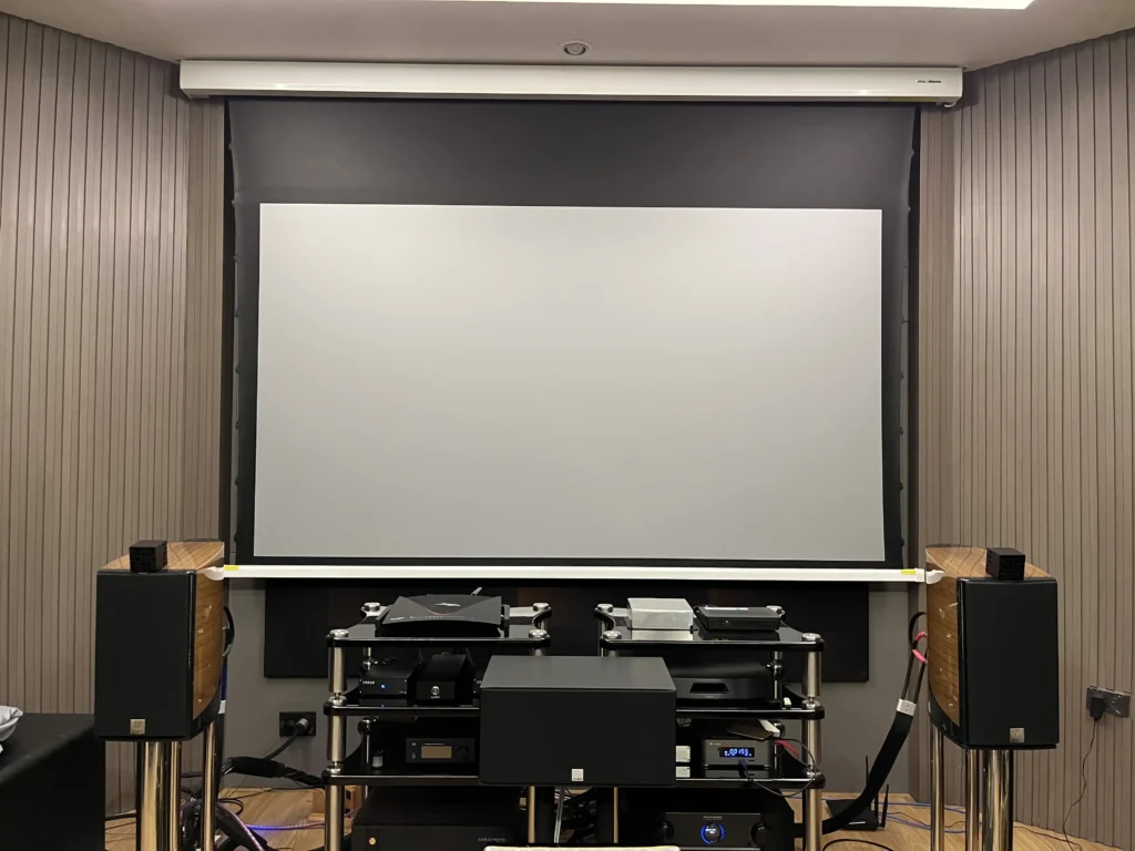 Epson LS12000 กับ Genius Screen Ultra Black 100 นิ้ว ภายในห้อง Home Theater