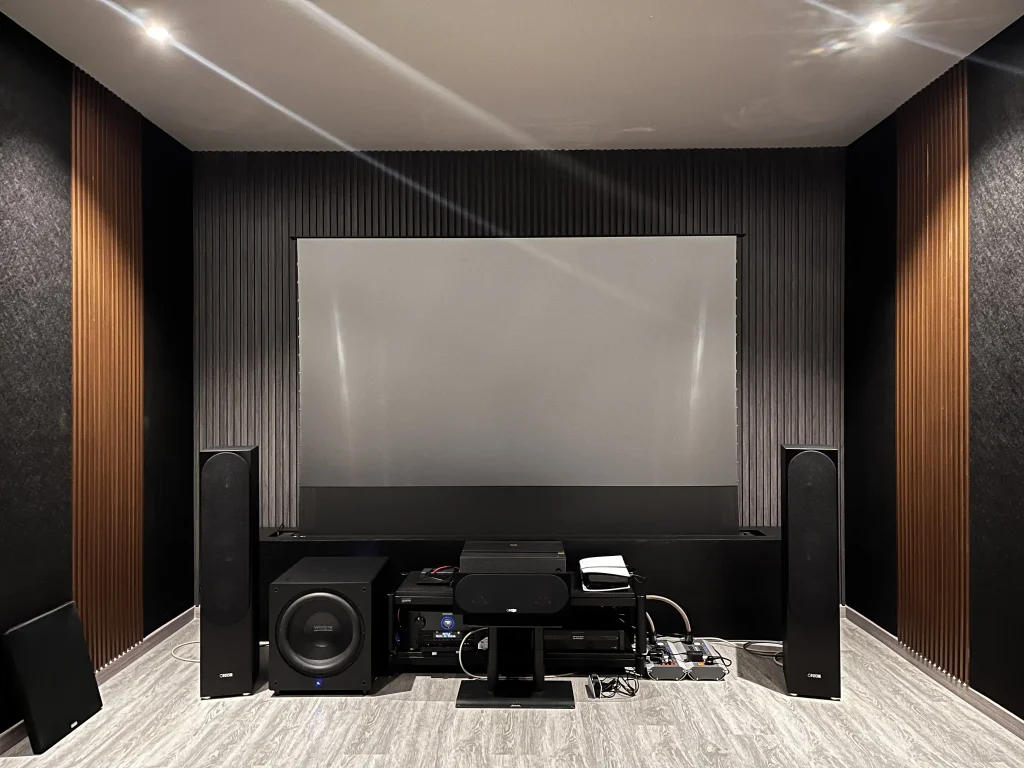 ห้อง Home Theater 7.2.4 พร้อมจอ 110 นิ้วและชุดลำโพง Canton
